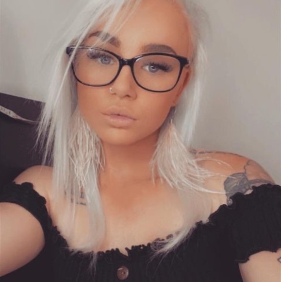 Meet your Posher, Robyn - Picture 1 of 1